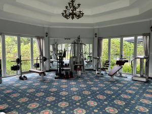 Fitness centrum a/nebo fitness zařízení v ubytování Happy Villa Khoáng Nóng 2 Ngủ Vườn Vua