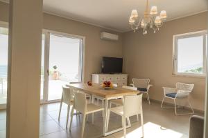 a dining room with a table and chairs at Stella Marina in Mazzeo