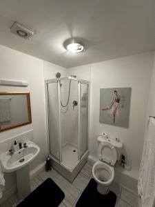 Ένα μπάνιο στο Spacious En-suite Room