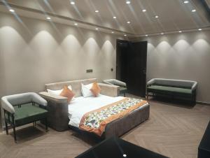 Postel nebo postele na pokoji v ubytování Hotel Cullinan By Qotel Janakpuri