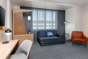 Posezení v ubytování Courtyard by Marriott Buffalo Downtown/Canalside
