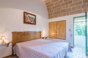 A bed or beds in a room at vacanze nella natura con vista mare