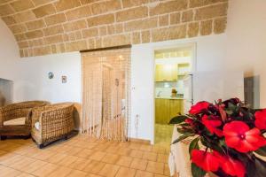 A kitchen or kitchenette at vacanze nella natura con vista mare