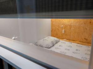 Postel nebo postele na pokoji v ubytování ibis Styles Ljubljana The Fuzzy Log