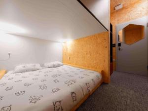 Postel nebo postele na pokoji v ubytování ibis Styles Ljubljana The Fuzzy Log