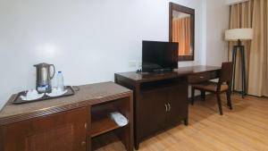 TV a/nebo společenská místnost v ubytování Bliss Hotel San Fernando Pampanga City