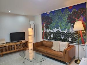 TV a/nebo společenská místnost v ubytování New, Private, 3 rooms, Hongdae, 6 Persons