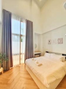 Postel nebo postele na pokoji v ubytování Level TWO pool villa Sriracha