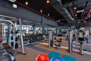 Fitness centrum a/nebo fitness zařízení v ubytování Aloft Dubai Airport