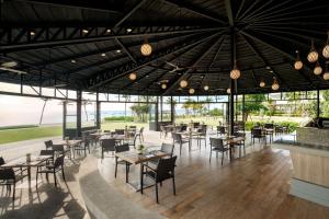 Restaurace v ubytování Le Meridien Khao Lak Resort & Spa
