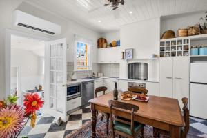 Ảnh trong thư viện ảnh của Historic 4 Bedroom Townhouse ở Launceston +27 ảnh