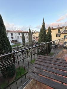 a wooden bench sitting on a metal railing at Apartment Marilù in Greve in Chianti
