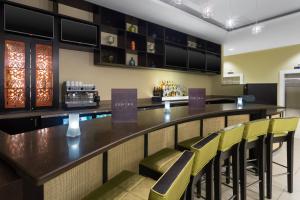 Kuchyň nebo kuchyňský kout v ubytování Courtyard by Marriott Kingston, Jamaica