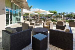 Posezení v ubytování Courtyard by Marriott Kingston, Jamaica