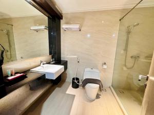 Koupelna v ubytování Orchardz Hotel Industri Jakarta Kemayoran
