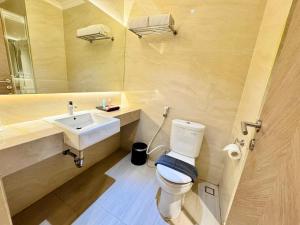 Koupelna v ubytování Orchardz Hotel Industri Jakarta Kemayoran