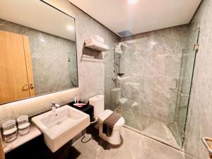 Koupelna v ubytování Orchardz Hotel Industri Jakarta Kemayoran
