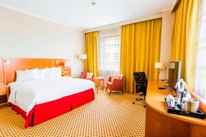 Ένα ή περισσότερα κρεβάτια σε δωμάτιο στο Courtyard by Marriott Pilsen