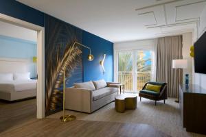 Posezení v ubytování Renaissance Wind Creek Curacao Resort