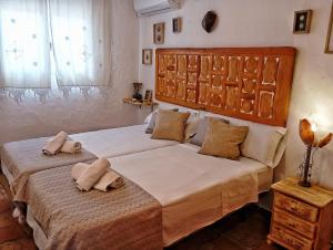 A bed or beds in a room at Villa caseta blanca de Moraira