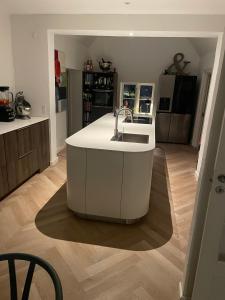 Fotografie z fotogalerie ubytování Charming villa, stylish decor with Jacuzzi v destinaci Præstø