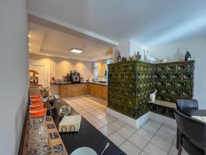 Kuchyň nebo kuchyňský kout v ubytování Akzent Hotel Atrium Baden