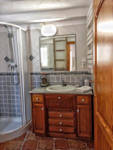 A bathroom at Villa caseta blanca de Moraira