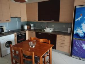 Dapur atau dapur kecil di ΔΙΧΩΡΟ ΔΙΑΜΕΡΙΣΜΑ ΣΤΗΝ ΚΑΣΤΟΡΙΑ