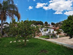 A garden outside Villa caseta blanca de Moraira