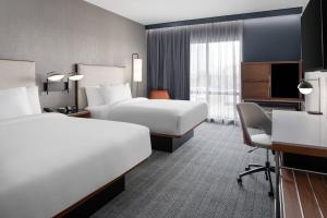 Courtyard by Marriott Lansing Downtown客房内的一张或多张床位