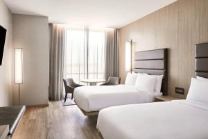 Postel nebo postele na pokoji v ubytování AC Hotel by Marriott Dallas Frisco