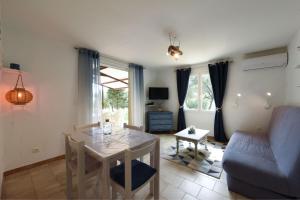 a living room with a table and a couch at Résidence Capizzolu in Cargèse