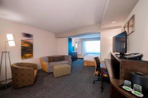 Televiisor ja/või meelelahutuskeskus majutusasutuses Courtyard by Marriott Columbus