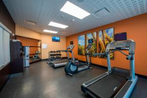 Spordikeskus ja/või sportimisvõimalused majutusasutuses Courtyard by Marriott Columbus