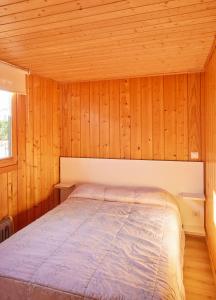 Ένα ή περισσότερα κρεβάτια σε δωμάτιο στο Camping El Roble Verde +22 φωτογραφίες