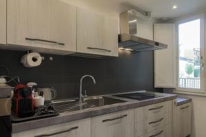 A kitchen or kitchenette at Luxury apt in the heart of city out of ZTL
