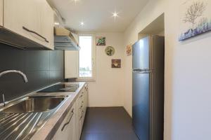 A kitchen or kitchenette at Luxury apt in the heart of city out of ZTL