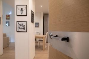 A kitchen or kitchenette at Luxury apt in the heart of city out of ZTL