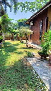 Κήπος έξω από το Seri Tanjung Homestay