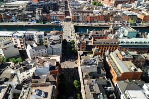 Ein allgemeiner Blick auf Dublin oder ein Stadtblick von des Hotels aus