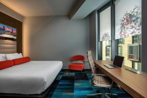 Ein Bett oder Betten in einem Zimmer der Unterkunft Aloft Dublin City