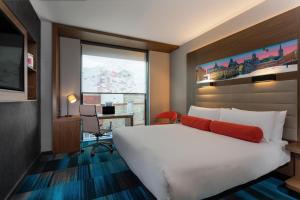Ein Bett oder Betten in einem Zimmer der Unterkunft Aloft Dublin City