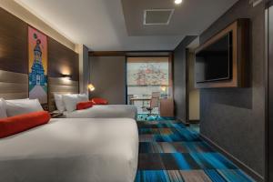 Ein Bett oder Betten in einem Zimmer der Unterkunft Aloft Dublin City