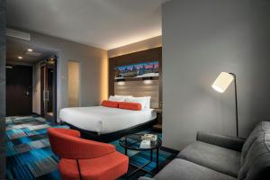 Ein Bett oder Betten in einem Zimmer der Unterkunft Aloft Dublin City