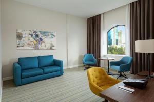 Posezení v ubytování Courtyard by Marriott Baku