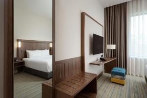 Postel nebo postele na pokoji v ubytování Courtyard by Marriott Baku