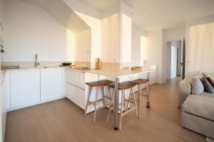 Pure Sea Apartments Villajoyosa的厨房或小厨房