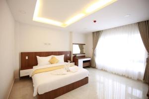 Un pat sau paturi într-o cameră la Kim Hoa Hotel