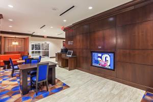 TV a/nebo společenská místnost v ubytování Courtyard by Marriott Abilene Northeast