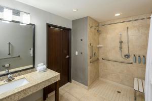 Koupelna v ubytování Courtyard by Marriott Abilene Northeast